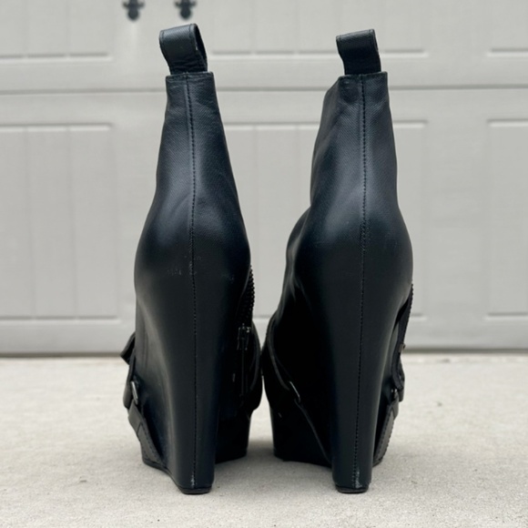 Acne Studios Leather Ankle Boot - Picture 7 of 9